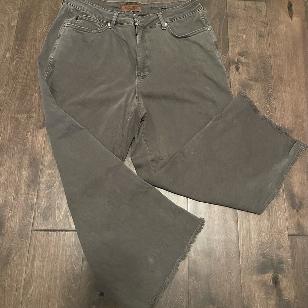 Judy Blue Garment Dyed Olive Green High-waisted wide leg cropped jeans 18W